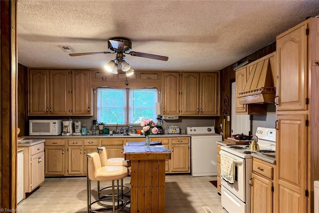 Photo of 1007 E Brookline Street, Winston-Salem, NC 27107 (MLS # 1219227)