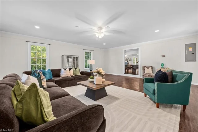 2504 Wedge Place, photo 4 of 40
