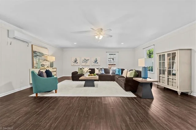 2504 Wedge Place, photo 5 of 40