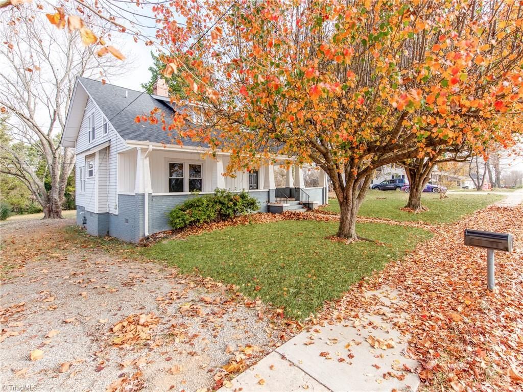 Photo of 612 Thomas Street, Reidsville, NC 27320 (MLS # 1203729)