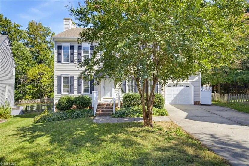 8 Cardwell Point, photo 1 of 41