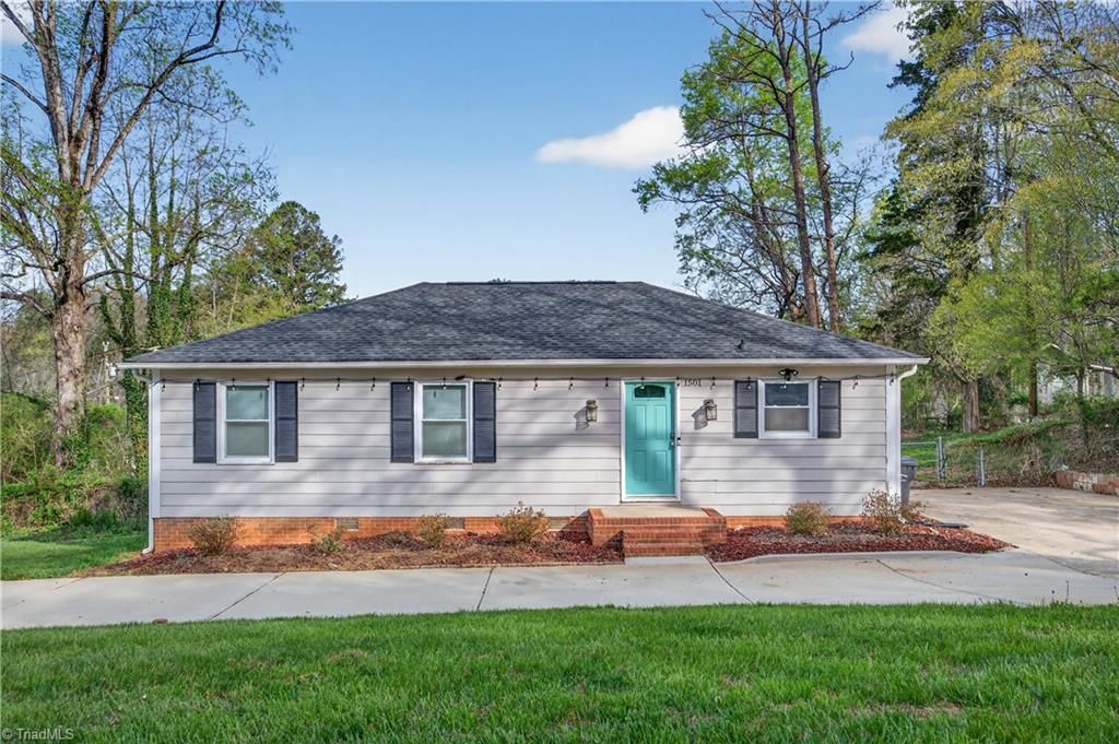 Photo of 1501 Pebblebrook Road, Winston-Salem, NC 27105 (MLS # 1213157)