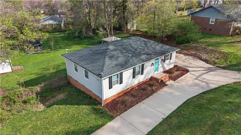 Photo of 1501 Pebblebrook Road, Winston-Salem, NC 27105 (MLS # 1213157)