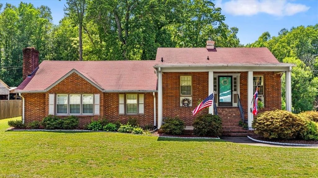 Photo of 2610 Nc Highway 66 S, Kernersville, NC 27284 (MLS # 1222376)