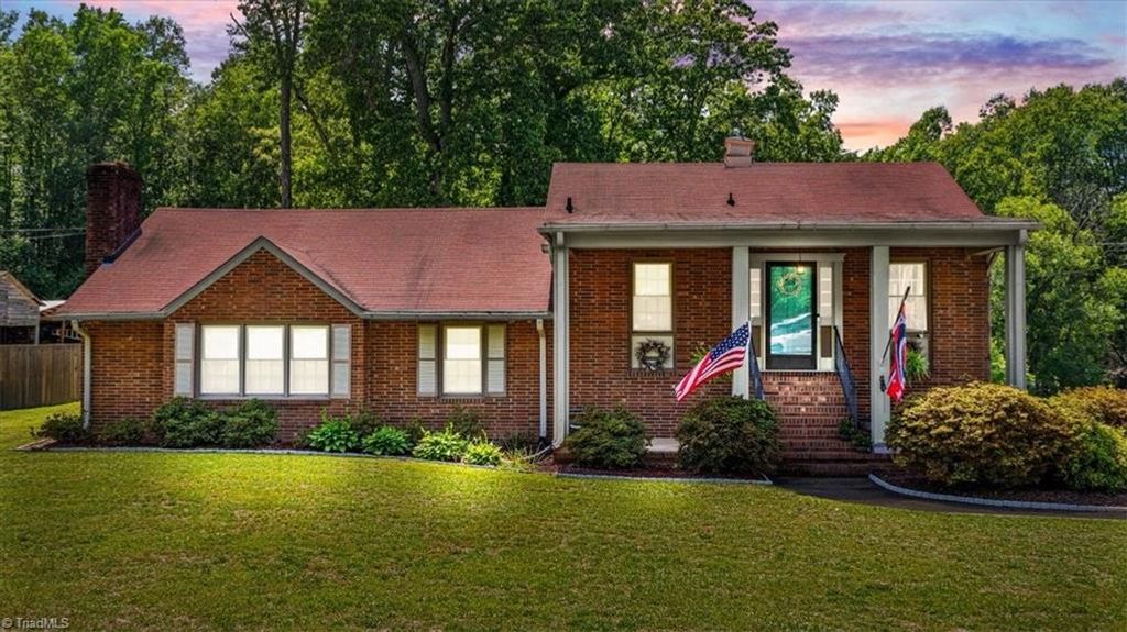 Photo of 2610 Nc Highway 66 S, Kernersville, NC 27284 (MLS # 1222376)