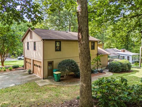 A home in Clemmons