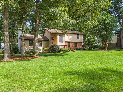 A home in Clemmons