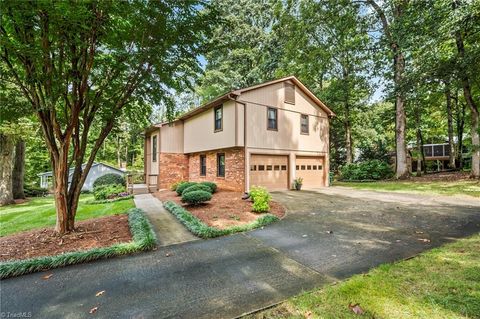 A home in Clemmons