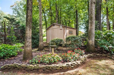 A home in Clemmons