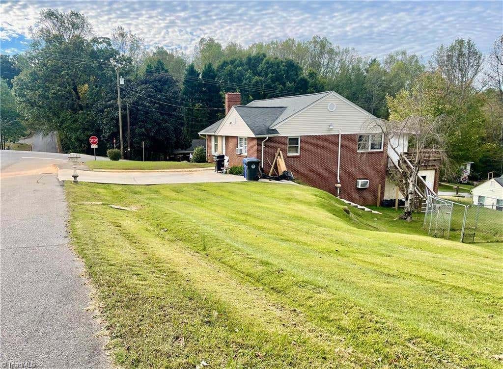 Photo of 901 10th Street, North Wilkesboro, NC 28659 (MLS # 1230141)