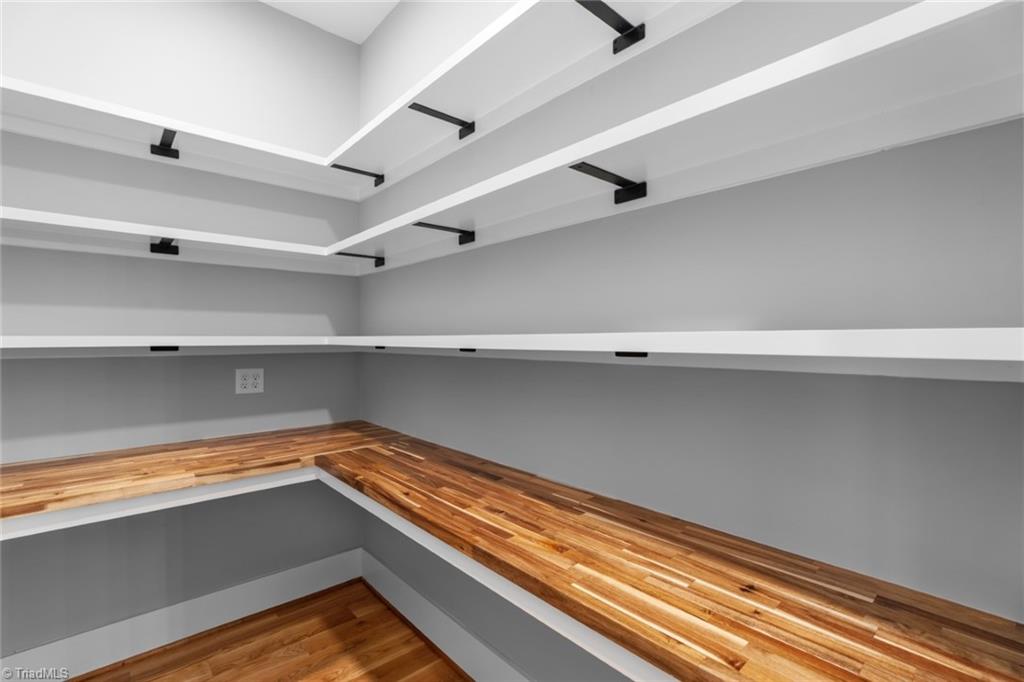 Winston-Salem, North Carolina 27106, United States, 4 Bedrooms Bedrooms, ,4 BathroomsBathrooms,Residential,Active,39287