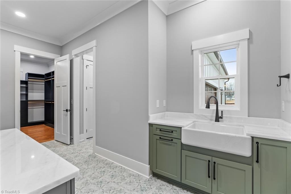 Winston-Salem, North Carolina 27106, United States, 4 Bedrooms Bedrooms, ,4 BathroomsBathrooms,Residential,Active,39287