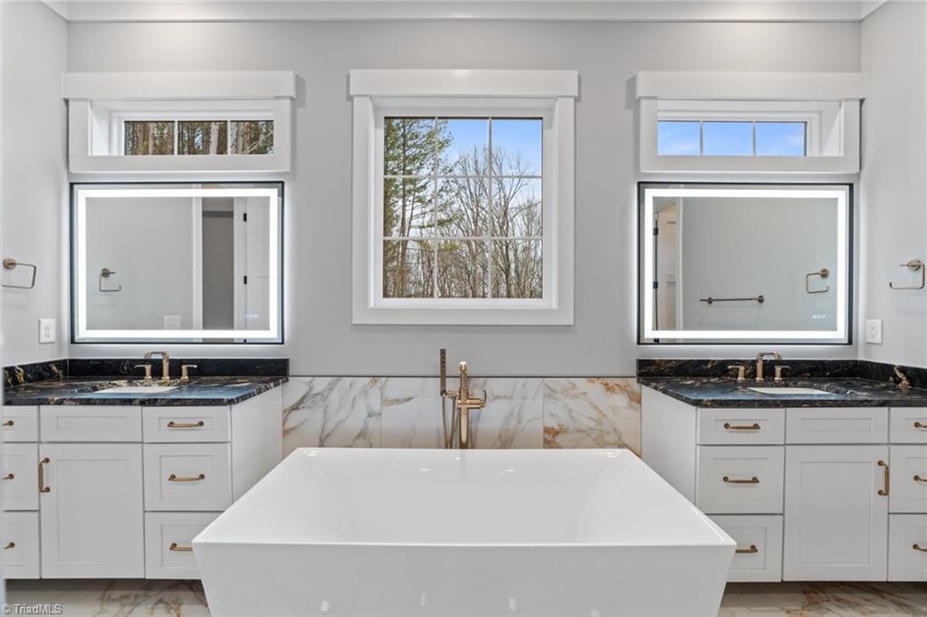 Winston-Salem, North Carolina 27106, United States, 4 Bedrooms Bedrooms, ,4 BathroomsBathrooms,Residential,Active,39287