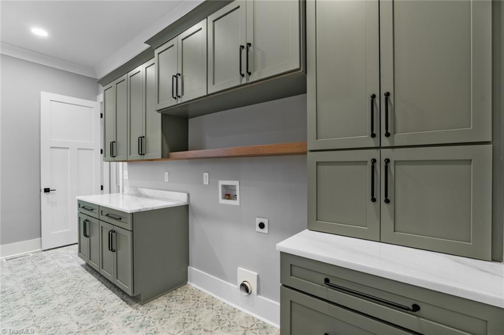 Winston-Salem, North Carolina 27106, United States, 4 Bedrooms Bedrooms, ,4 BathroomsBathrooms,Residential,Active,39287