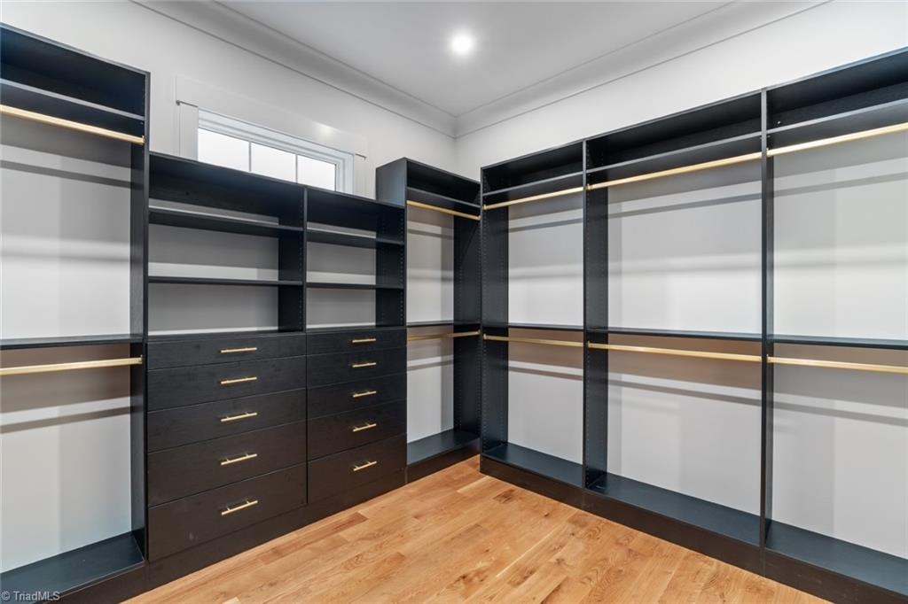 Winston-Salem, North Carolina 27106, United States, 4 Bedrooms Bedrooms, ,4 BathroomsBathrooms,Residential,Active,39287