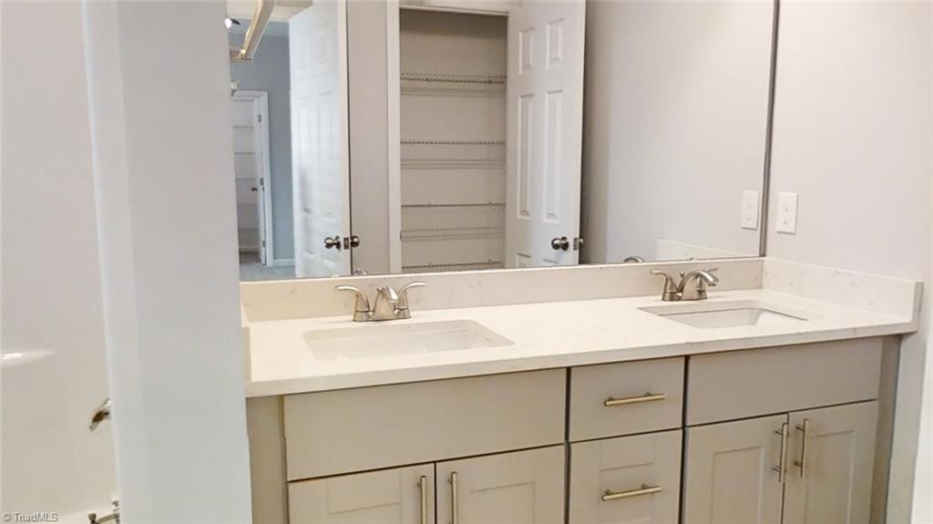 Greensboro, North Carolina 27405, United States, 3 Bedrooms Bedrooms, ,3 BathroomsBathrooms,Residential,Pending,44286