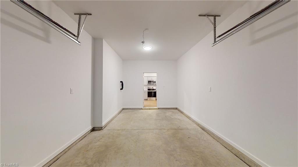 Greensboro, North Carolina 27405, United States, 3 Bedrooms Bedrooms, ,3 BathroomsBathrooms,Residential,Pending,44286