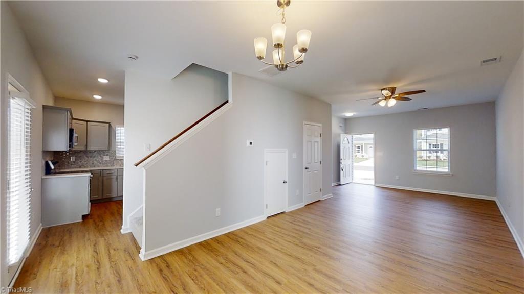 Greensboro, North Carolina 27405, United States, 3 Bedrooms Bedrooms, ,3 BathroomsBathrooms,Residential,Pending,44286