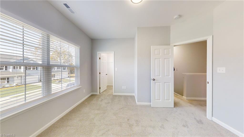 Greensboro, North Carolina 27405, United States, 3 Bedrooms Bedrooms, ,3 BathroomsBathrooms,Residential,Pending,44286