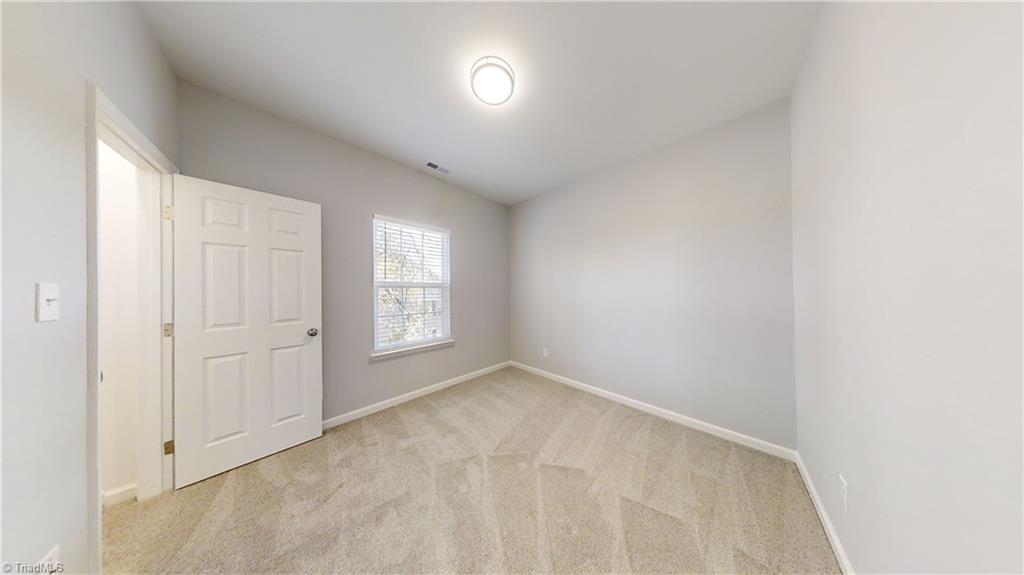 Greensboro, North Carolina 27405, United States, 3 Bedrooms Bedrooms, ,3 BathroomsBathrooms,Residential,Pending,44286