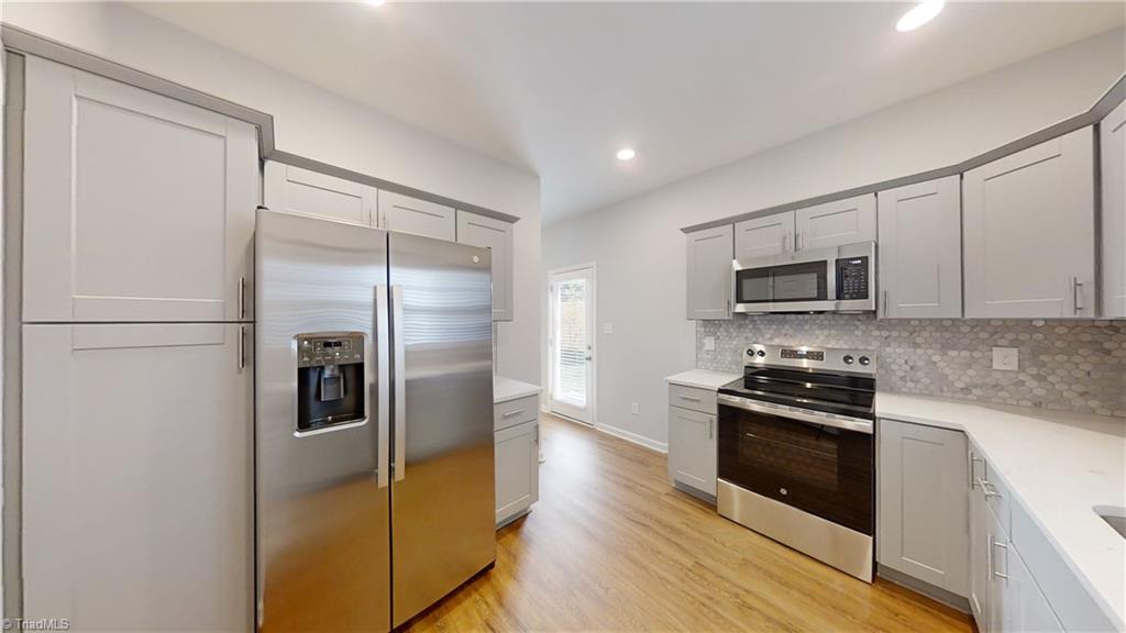 Greensboro, North Carolina 27405, United States, 3 Bedrooms Bedrooms, ,3 BathroomsBathrooms,Residential,Pending,44286