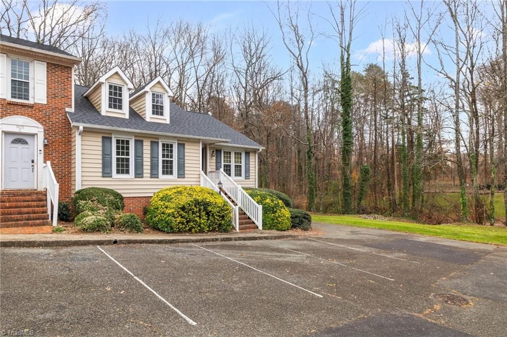 Photo of 905 Park Place Drive #D, Kernersville, NC 27284 (MLS # 1203632)