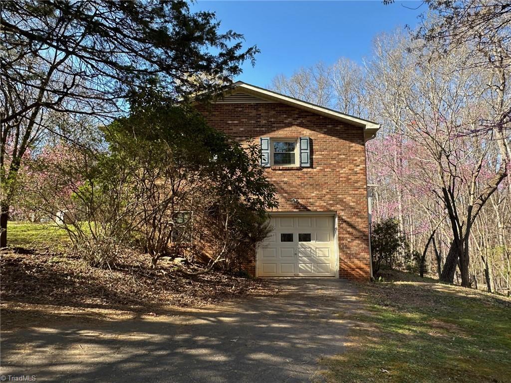 185 Hemlock Lane, State Road, North Carolina image 4
