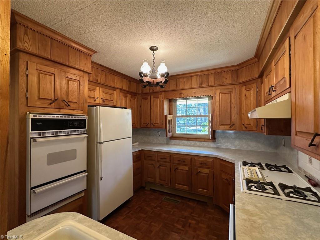185 Hemlock Lane, State Road, North Carolina image 11