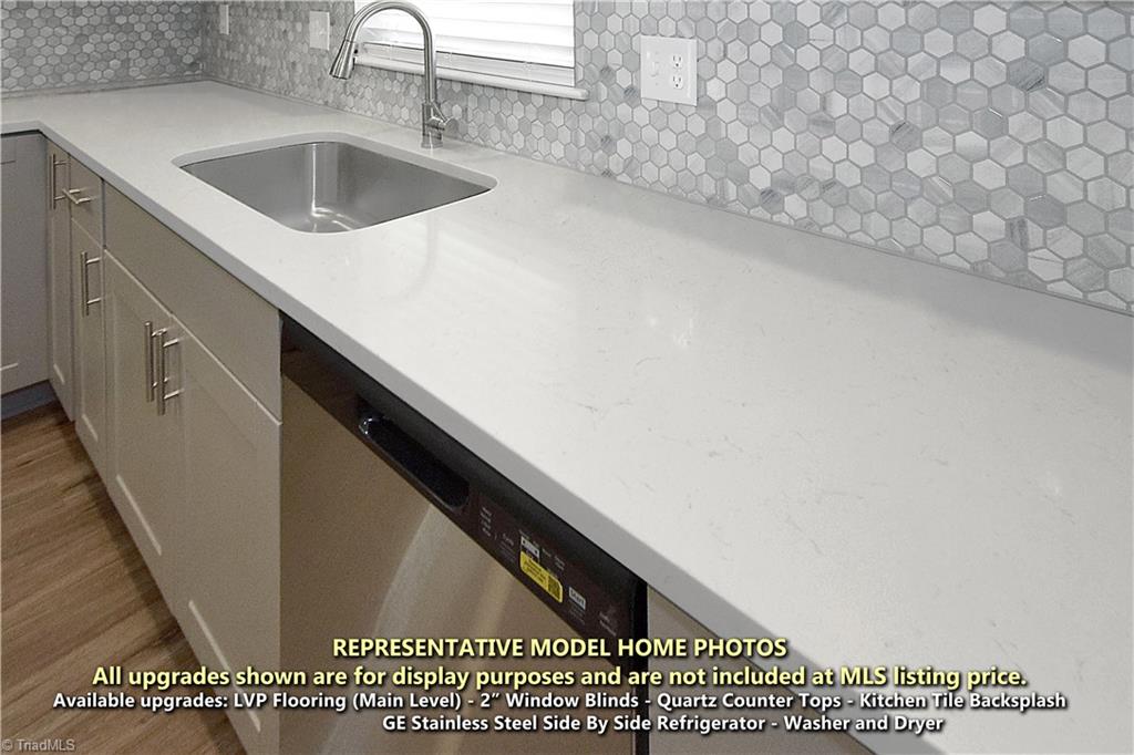 Greensboro, North Carolina 27405, United States, 3 Bedrooms Bedrooms, ,3 BathroomsBathrooms,Residential,Active,195704