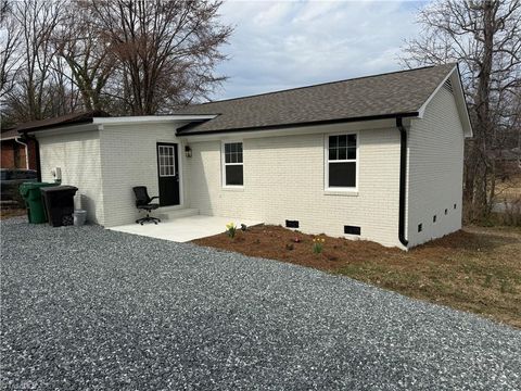 Homes For Sale - 1908 Leonard Avenue<br/> High Point, NC 27260