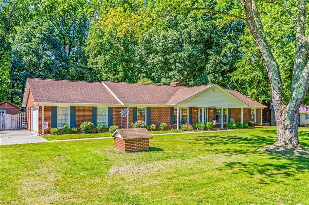 Photo of 216 Vancouver Court, Kernersville, NC 27284 (MLS # 1229968)