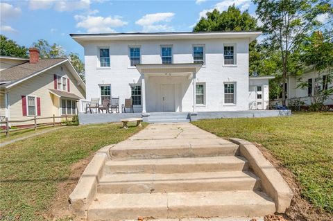 Multifamily For Sale - 604 Wentworth Street<br/> Rockingham County, Reidsville, NC 27320