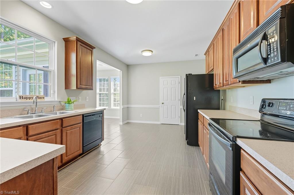 High Point, North Carolina 27265, United States, 4 Bedrooms Bedrooms, ,3 BathroomsBathrooms,Residential,Active,224999