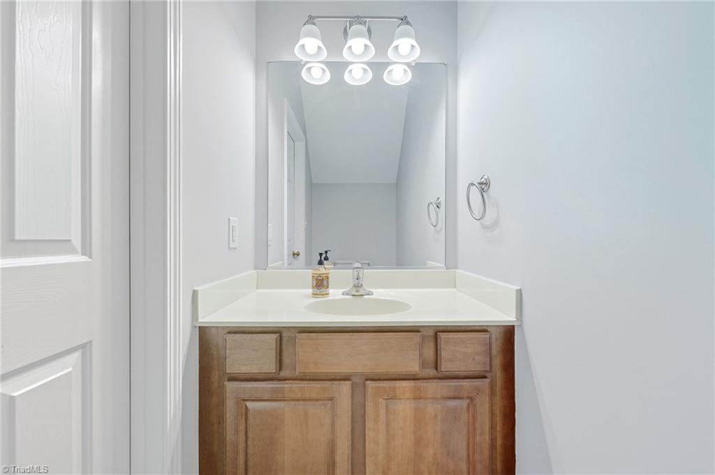 High Point, North Carolina 27265, United States, 4 Bedrooms Bedrooms, ,3 BathroomsBathrooms,Residential,Active,224999