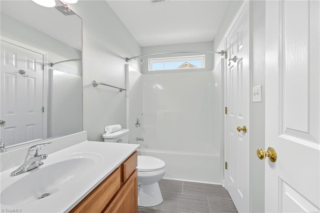 High Point, North Carolina 27265, United States, 4 Bedrooms Bedrooms, ,3 BathroomsBathrooms,Residential,Active,224999