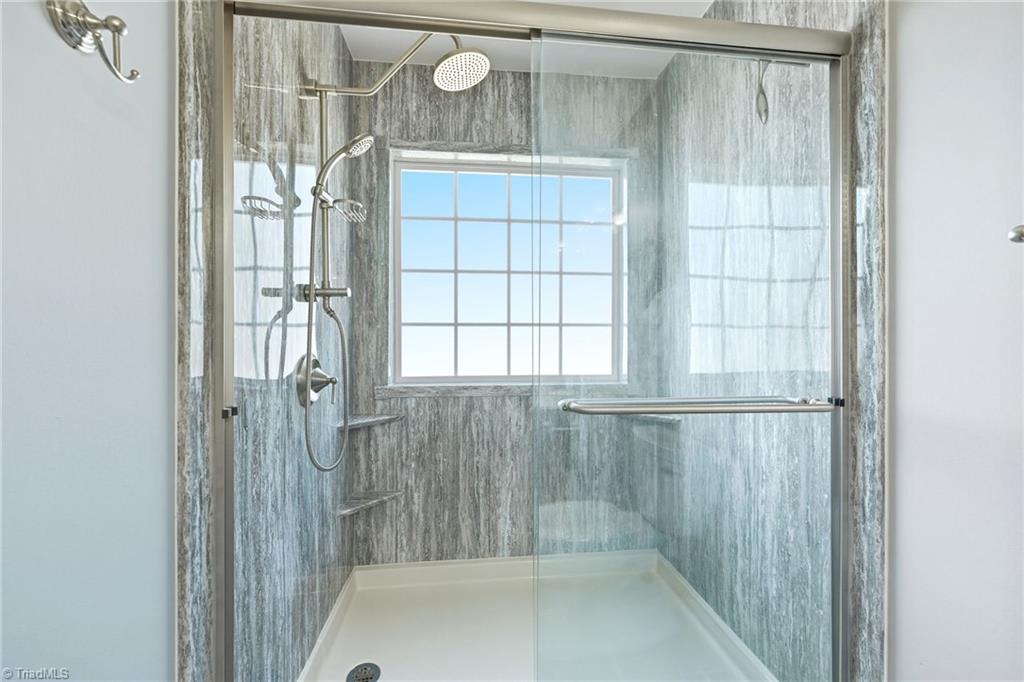 High Point, North Carolina 27265, United States, 4 Bedrooms Bedrooms, ,3 BathroomsBathrooms,Residential,Active,224999