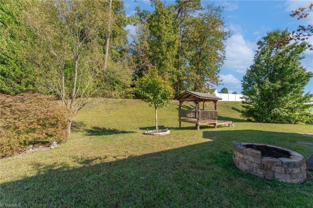 High Point, North Carolina 27265, United States, 4 Bedrooms Bedrooms, ,3 BathroomsBathrooms,Residential,Active,224999