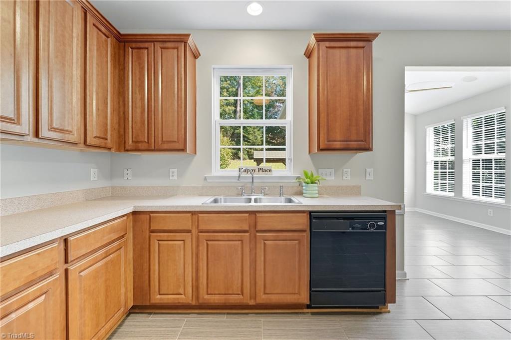 High Point, North Carolina 27265, United States, 4 Bedrooms Bedrooms, ,3 BathroomsBathrooms,Residential,Active,224999