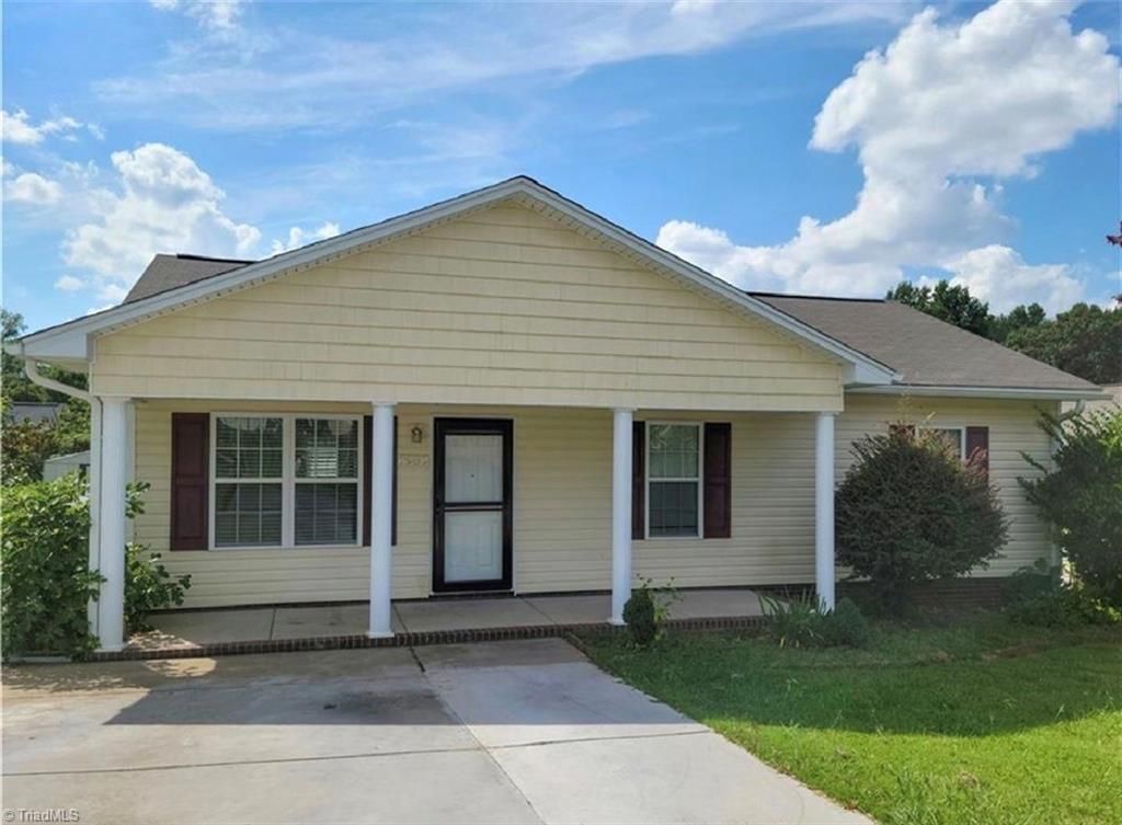 Photo of 1609 Sunrise Valley Drive, Greensboro, NC 27405 (MLS # 1213906)