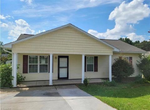 Homes For Sale - 1609 Sunrise Valley Drive<br/> Guilford County, Greensboro, NC 27405