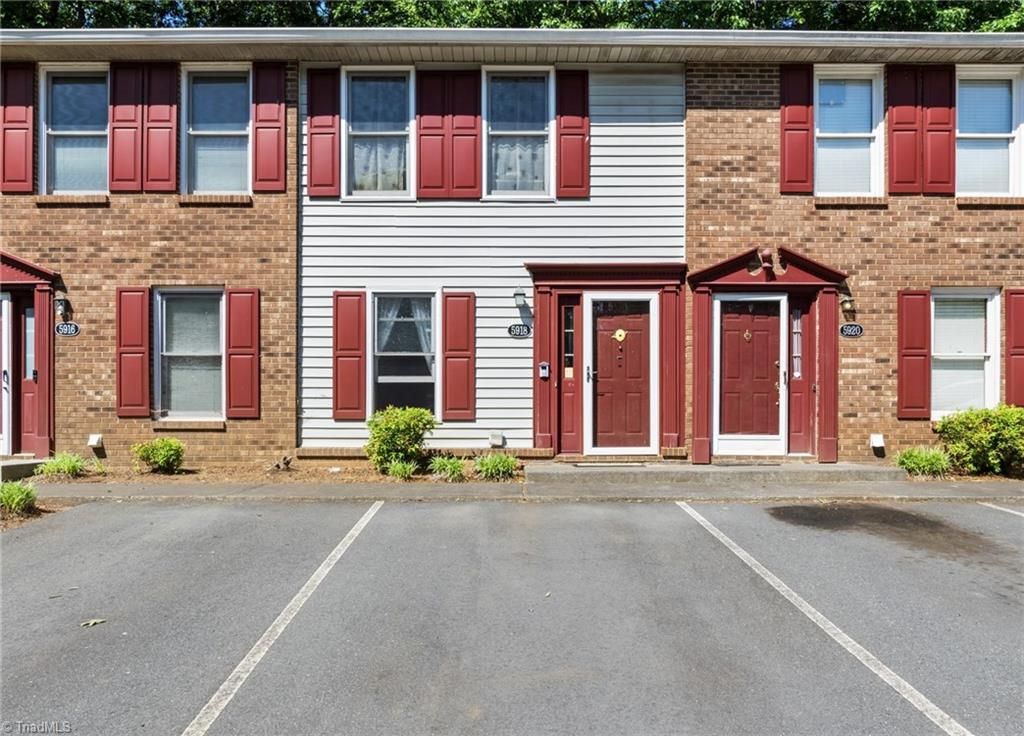 Photo of 5918 King Charles Court, Clemmons, NC 27012 (MLS # 1219254)