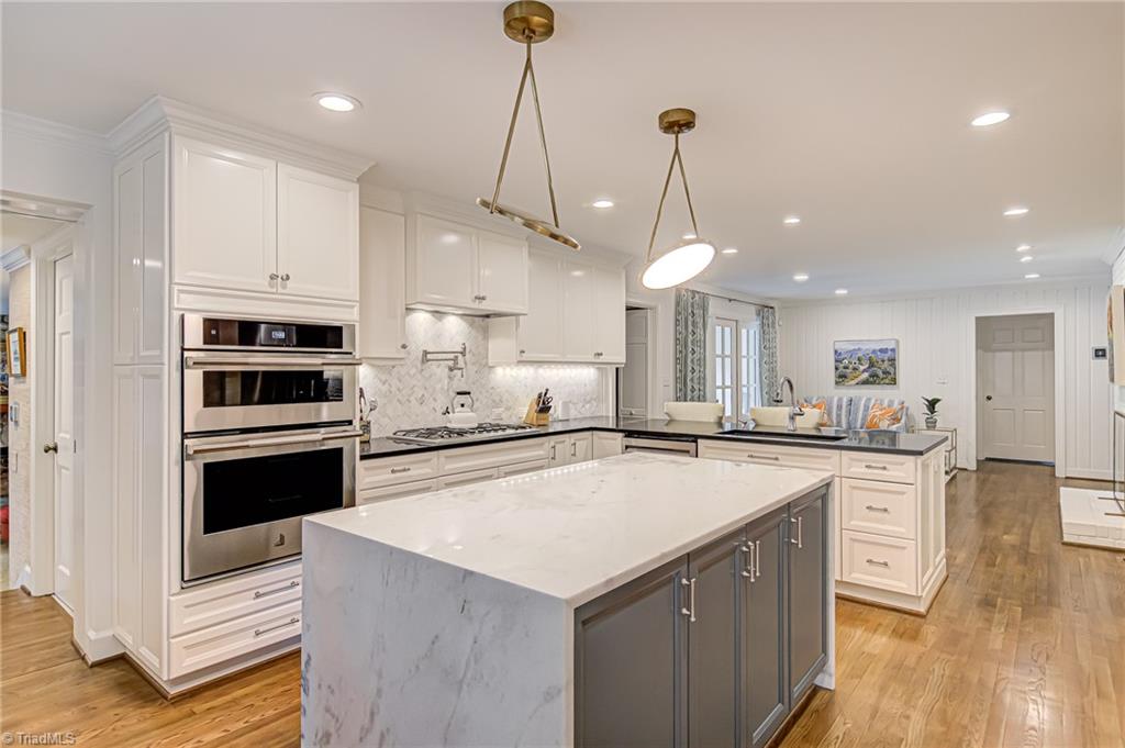 Winston-Salem, North Carolina 27104, United States, 4 Bedrooms Bedrooms, ,4 BathroomsBathrooms,Residential,Pending,106379