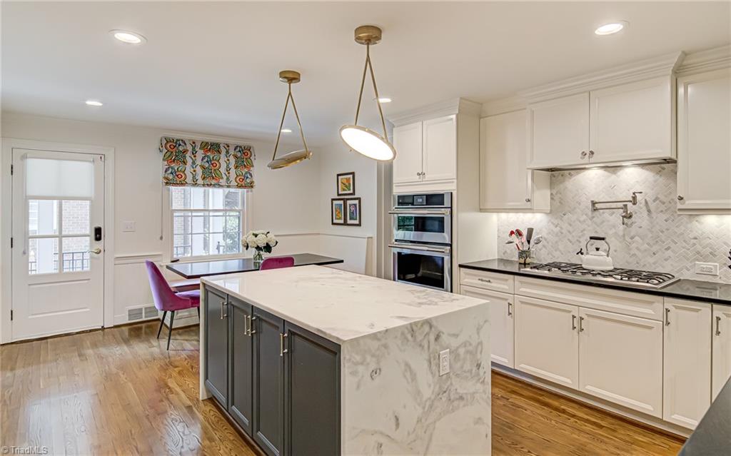 Winston-Salem, North Carolina 27104, United States, 4 Bedrooms Bedrooms, ,4 BathroomsBathrooms,Residential,Pending,106379