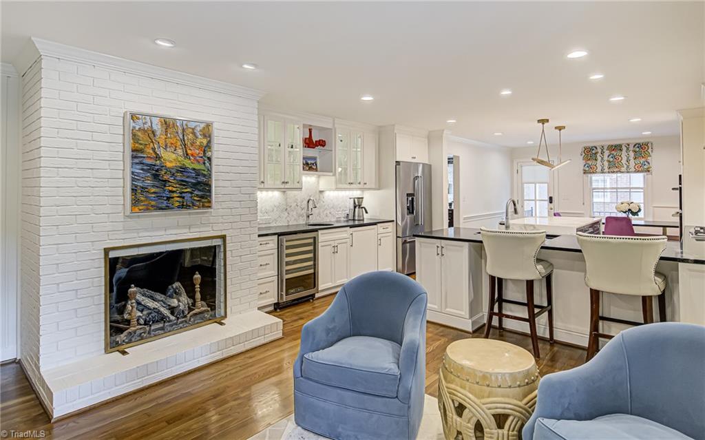 Winston-Salem, North Carolina 27104, United States, 4 Bedrooms Bedrooms, ,4 BathroomsBathrooms,Residential,Pending,106379