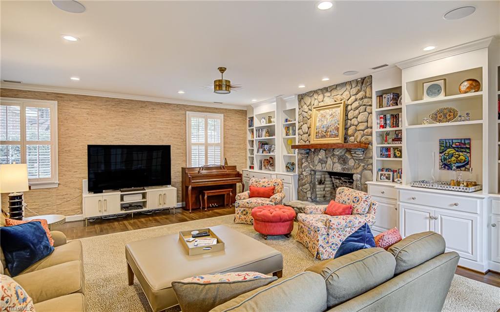 Winston-Salem, North Carolina 27104, United States, 4 Bedrooms Bedrooms, ,4 BathroomsBathrooms,Residential,Pending,106379