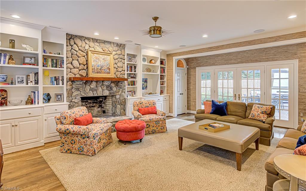 Winston-Salem, North Carolina 27104, United States, 4 Bedrooms Bedrooms, ,4 BathroomsBathrooms,Residential,Pending,106379