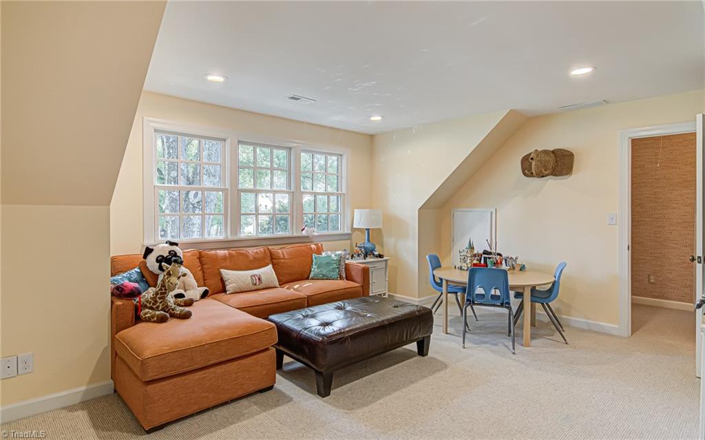 Winston-Salem, North Carolina 27104, United States, 4 Bedrooms Bedrooms, ,4 BathroomsBathrooms,Residential,Pending,106379