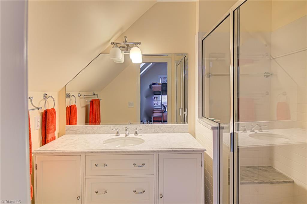 Winston-Salem, North Carolina 27104, United States, 4 Bedrooms Bedrooms, ,4 BathroomsBathrooms,Residential,Pending,106379