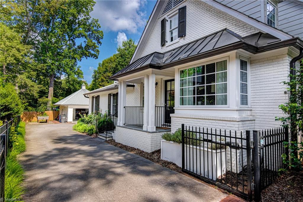 Winston-Salem, North Carolina 27104, United States, 4 Bedrooms Bedrooms, ,4 BathroomsBathrooms,Residential,Pending,106379