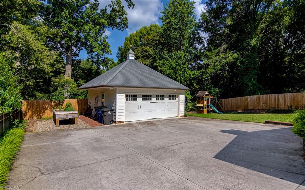 Winston-Salem, North Carolina 27104, United States, 4 Bedrooms Bedrooms, ,4 BathroomsBathrooms,Residential,Pending,106379